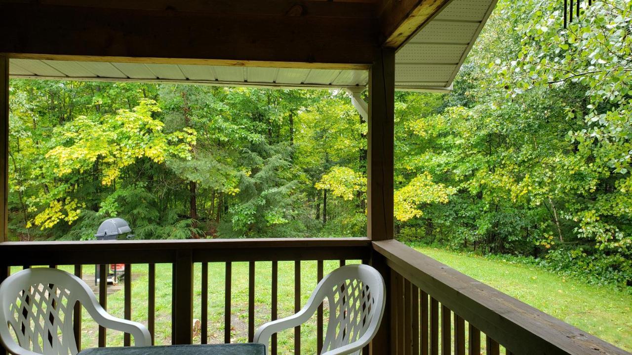 Parkway Cottage Resort And Trading Post Dwight Buitenkant foto