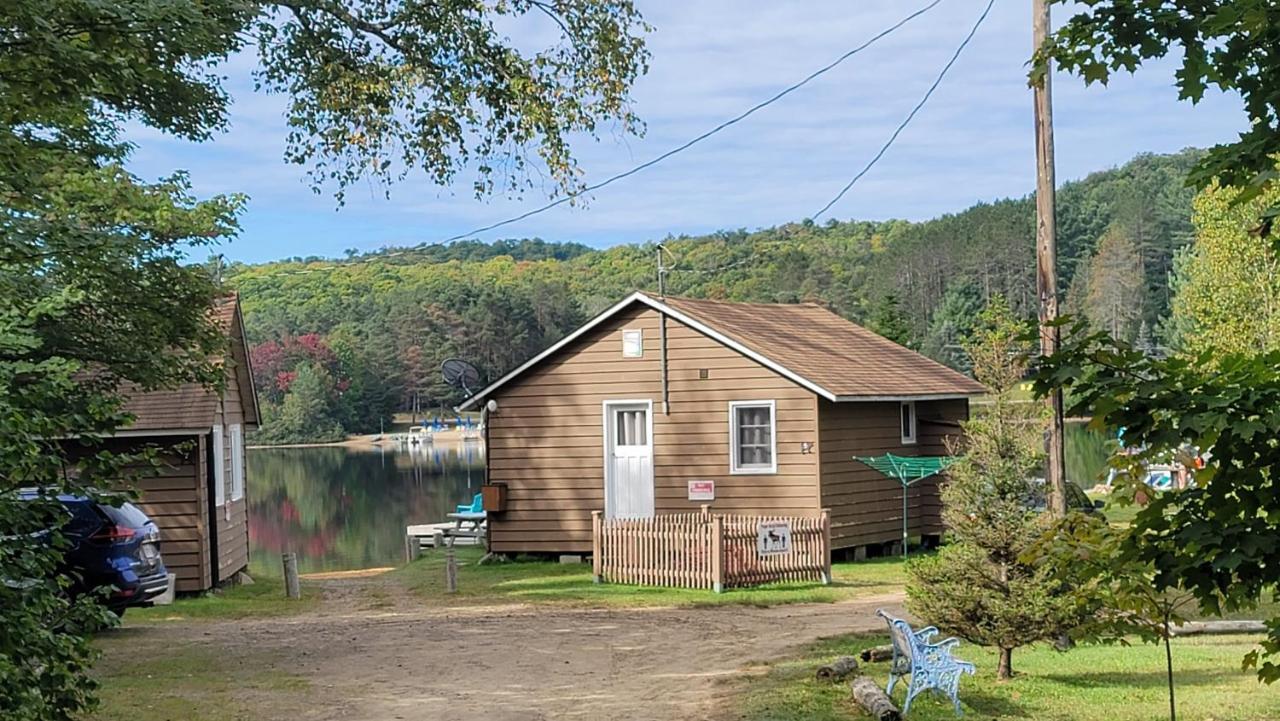 Parkway Cottage Resort And Trading Post Dwight Buitenkant foto