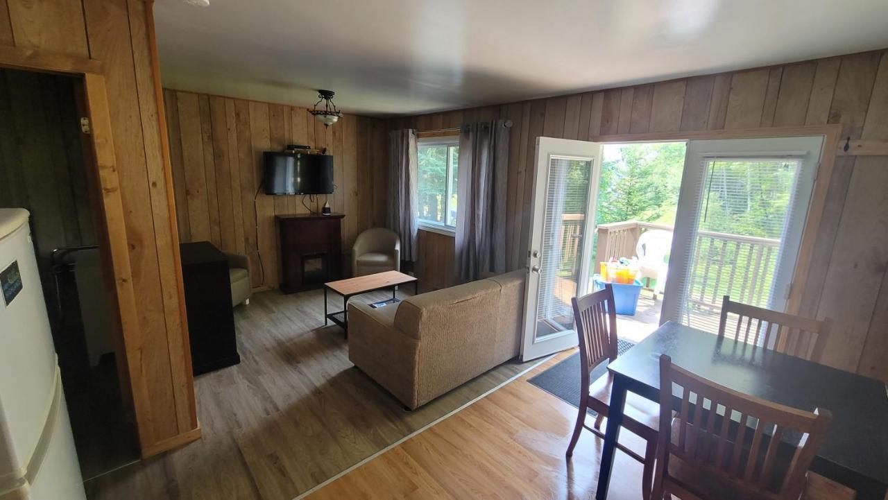 Parkway Cottage Resort And Trading Post Dwight Buitenkant foto