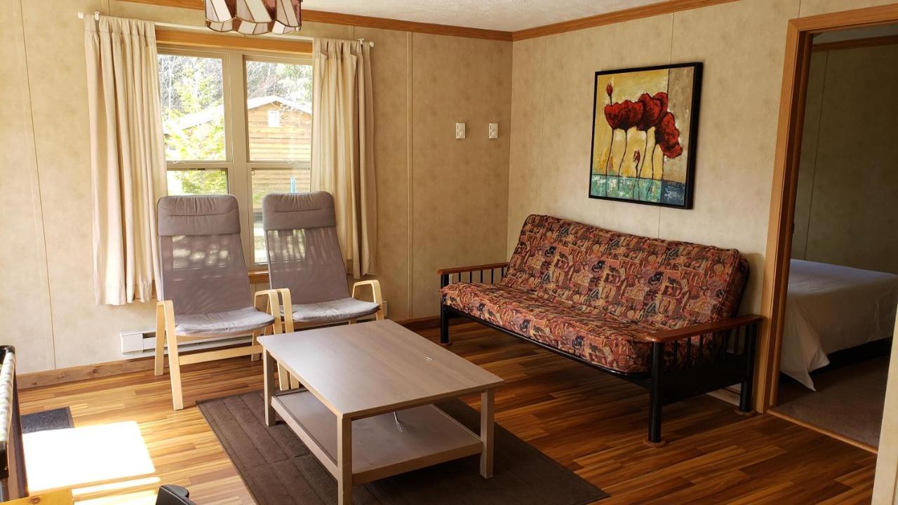 Parkway Cottage Resort And Trading Post Dwight Buitenkant foto