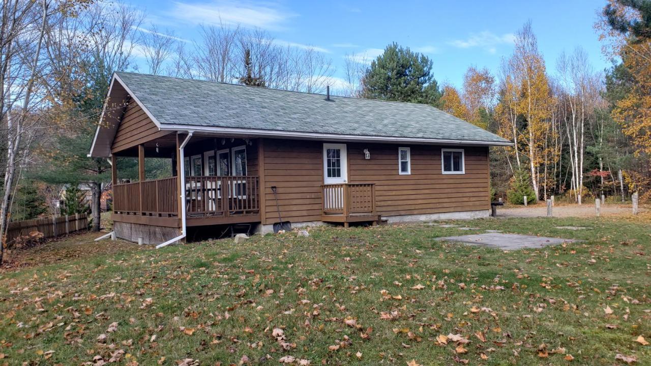Parkway Cottage Resort And Trading Post Dwight Buitenkant foto