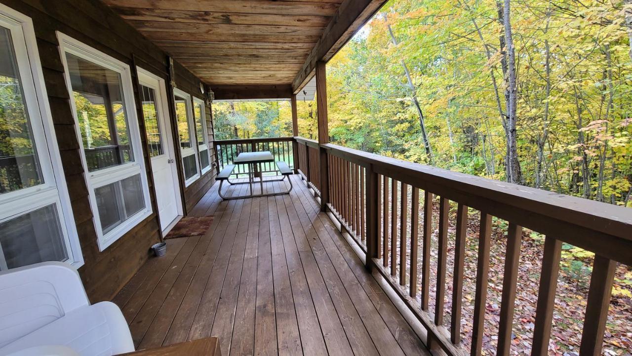 Parkway Cottage Resort And Trading Post Dwight Buitenkant foto