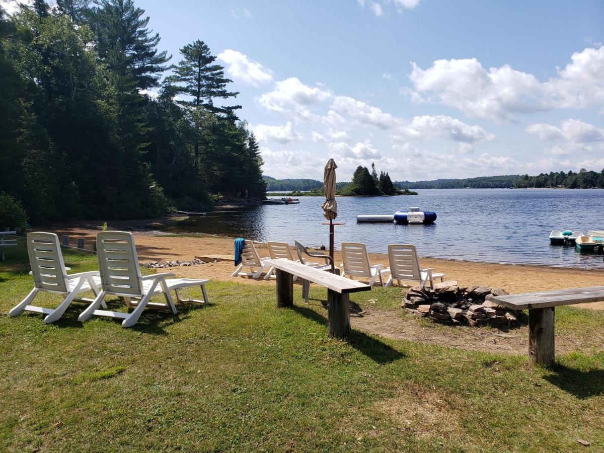 Parkway Cottage Resort And Trading Post Dwight Buitenkant foto