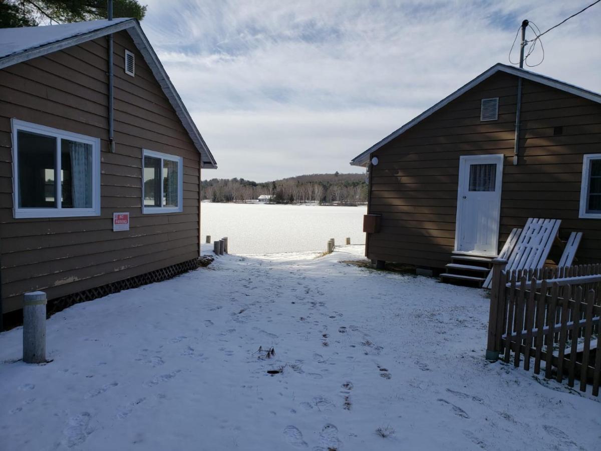 Parkway Cottage Resort And Trading Post Dwight Buitenkant foto