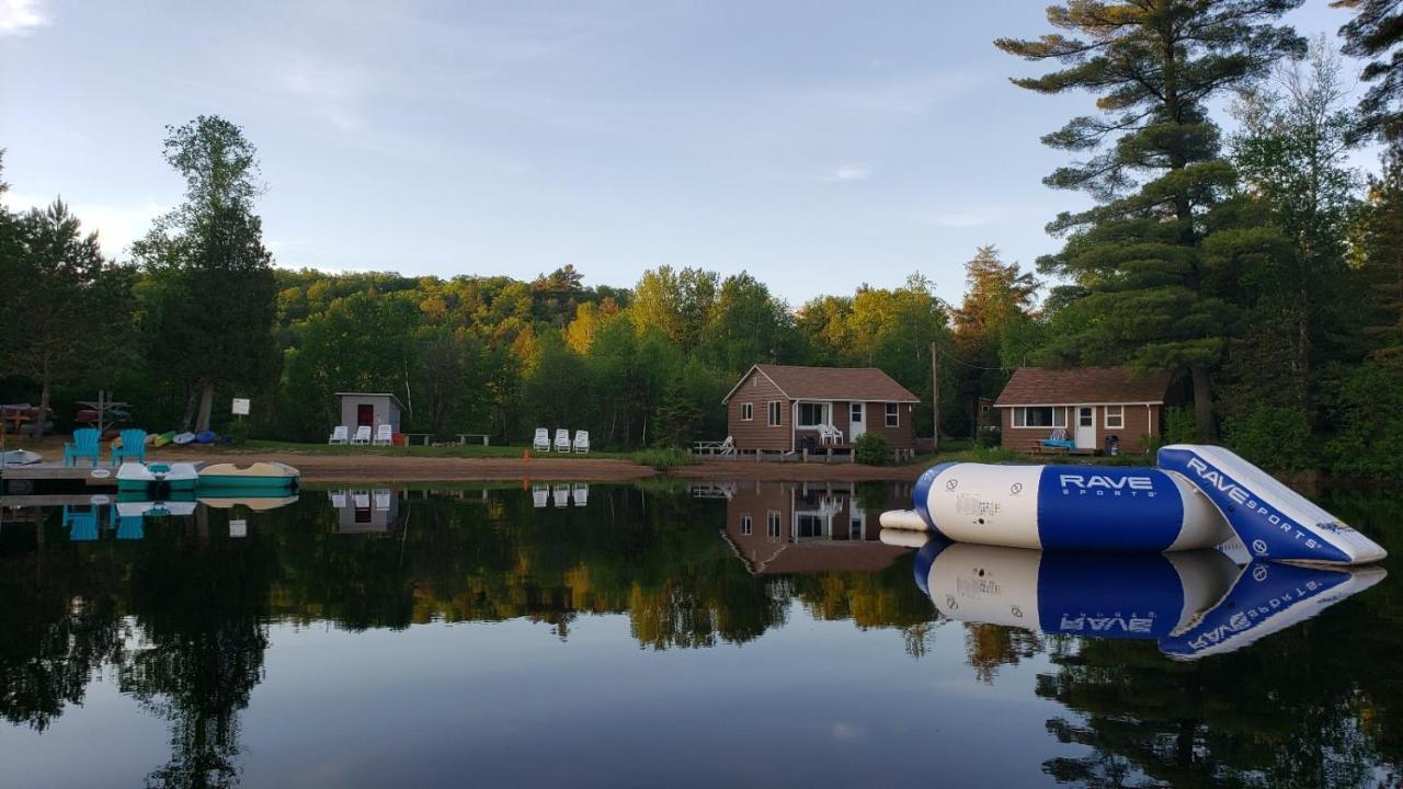 Parkway Cottage Resort And Trading Post Dwight Buitenkant foto