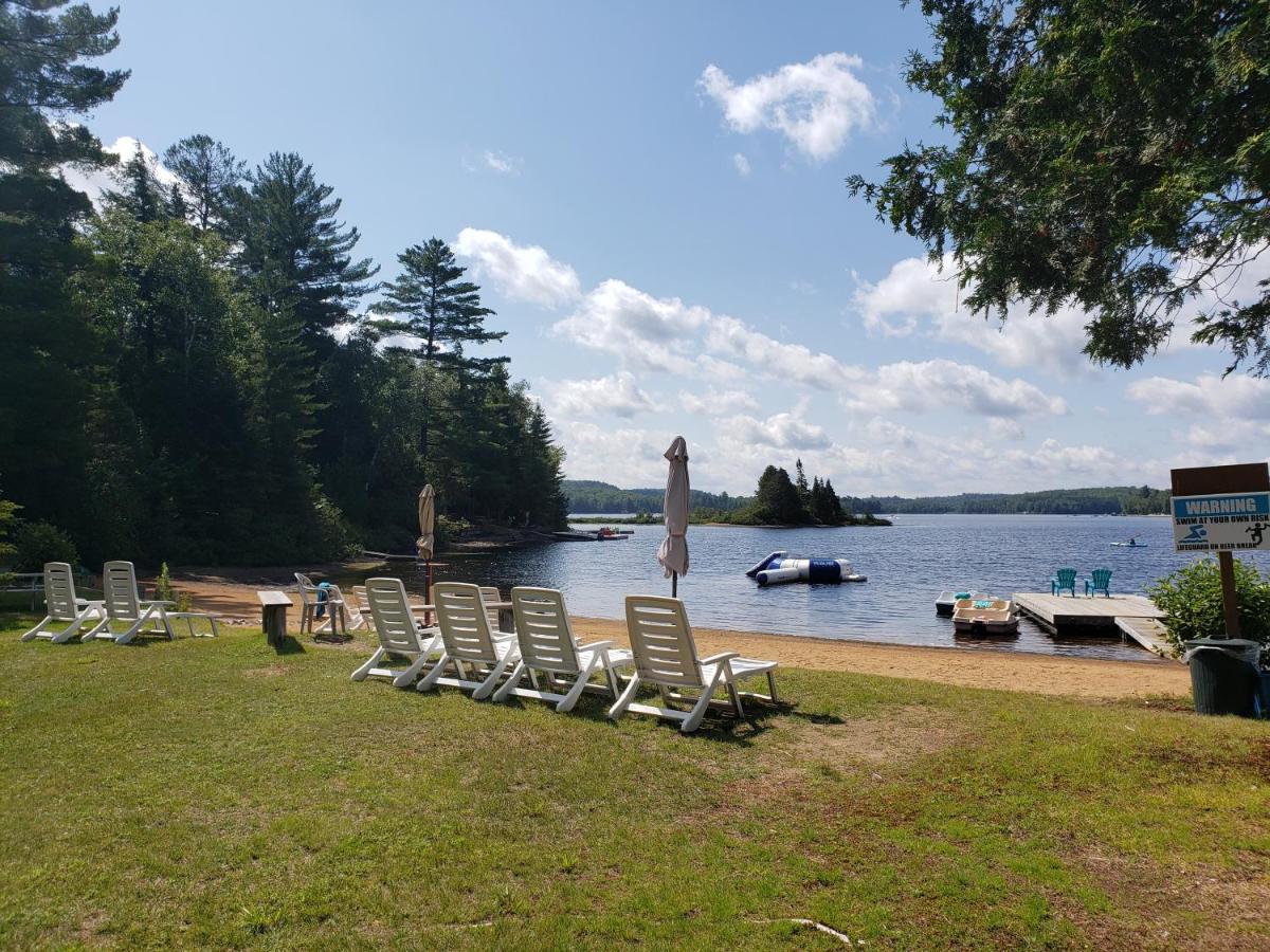 Parkway Cottage Resort And Trading Post Dwight Buitenkant foto