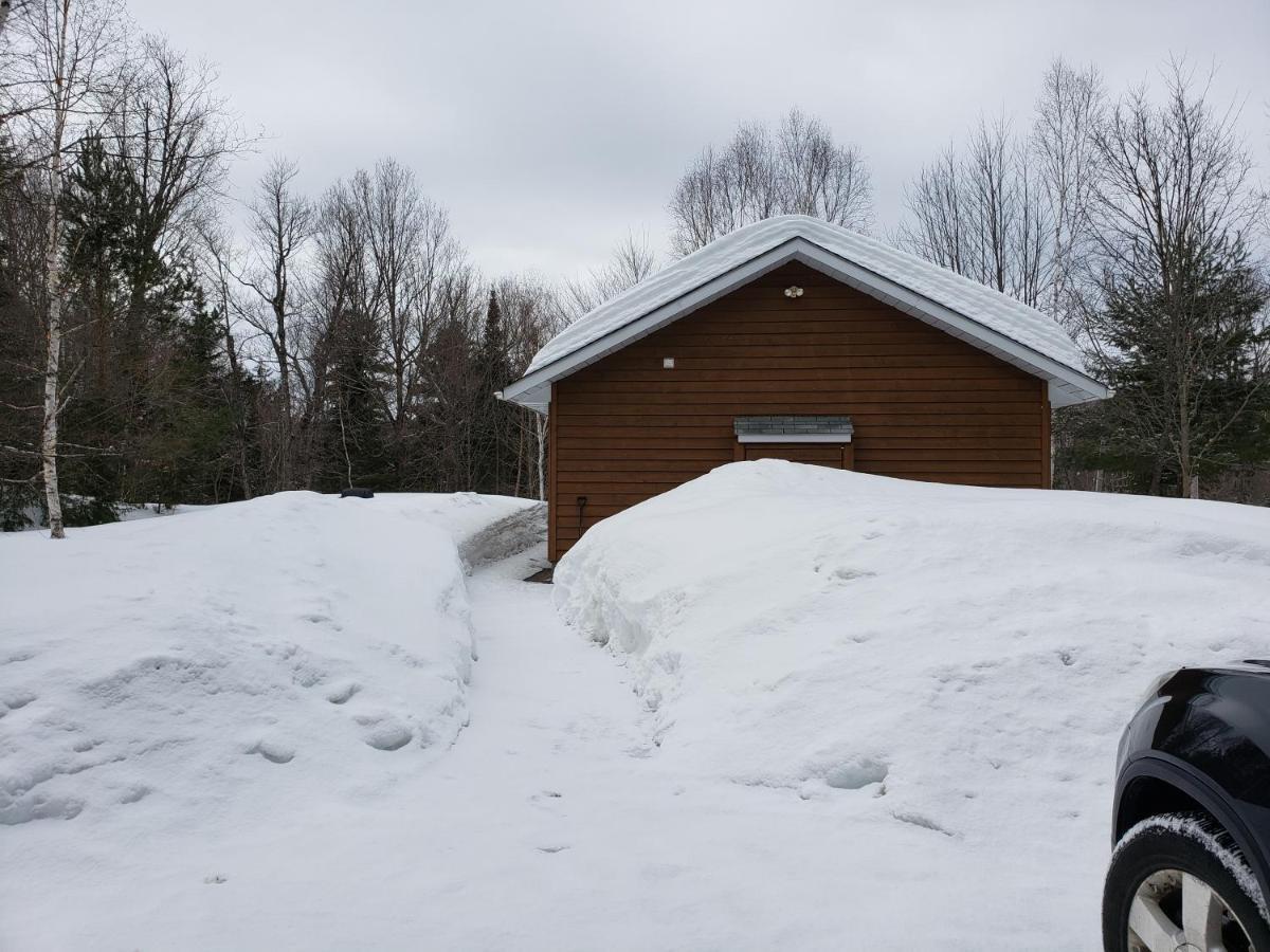 Parkway Cottage Resort And Trading Post Dwight Buitenkant foto