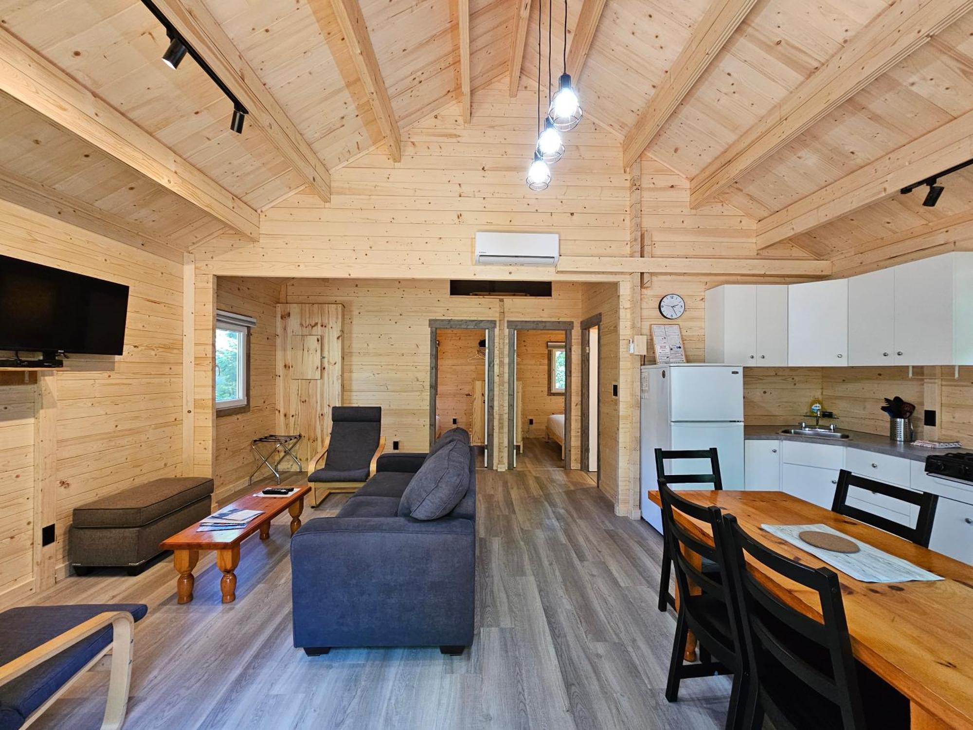 Parkway Cottage Resort And Trading Post Dwight Buitenkant foto