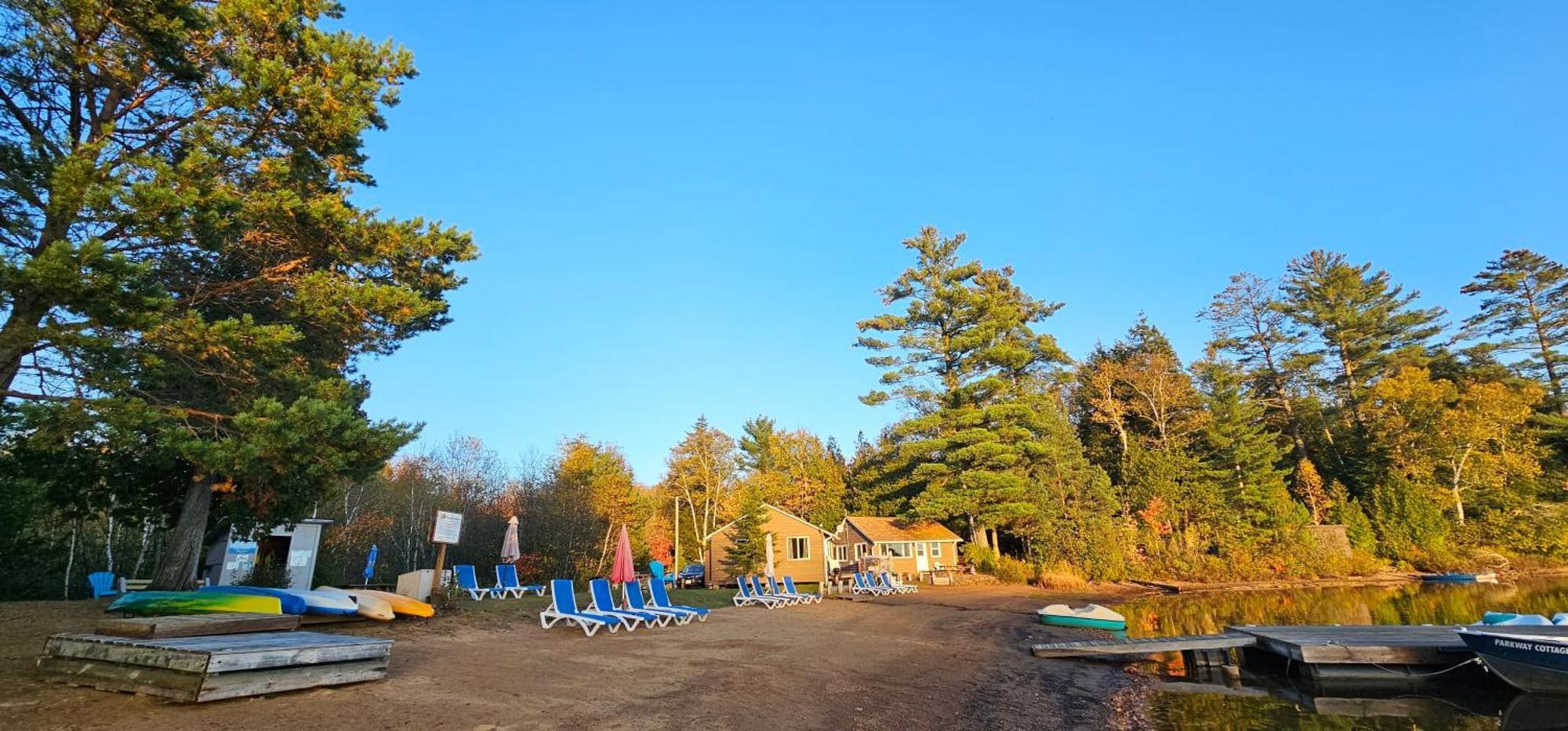 Parkway Cottage Resort And Trading Post Dwight Buitenkant foto