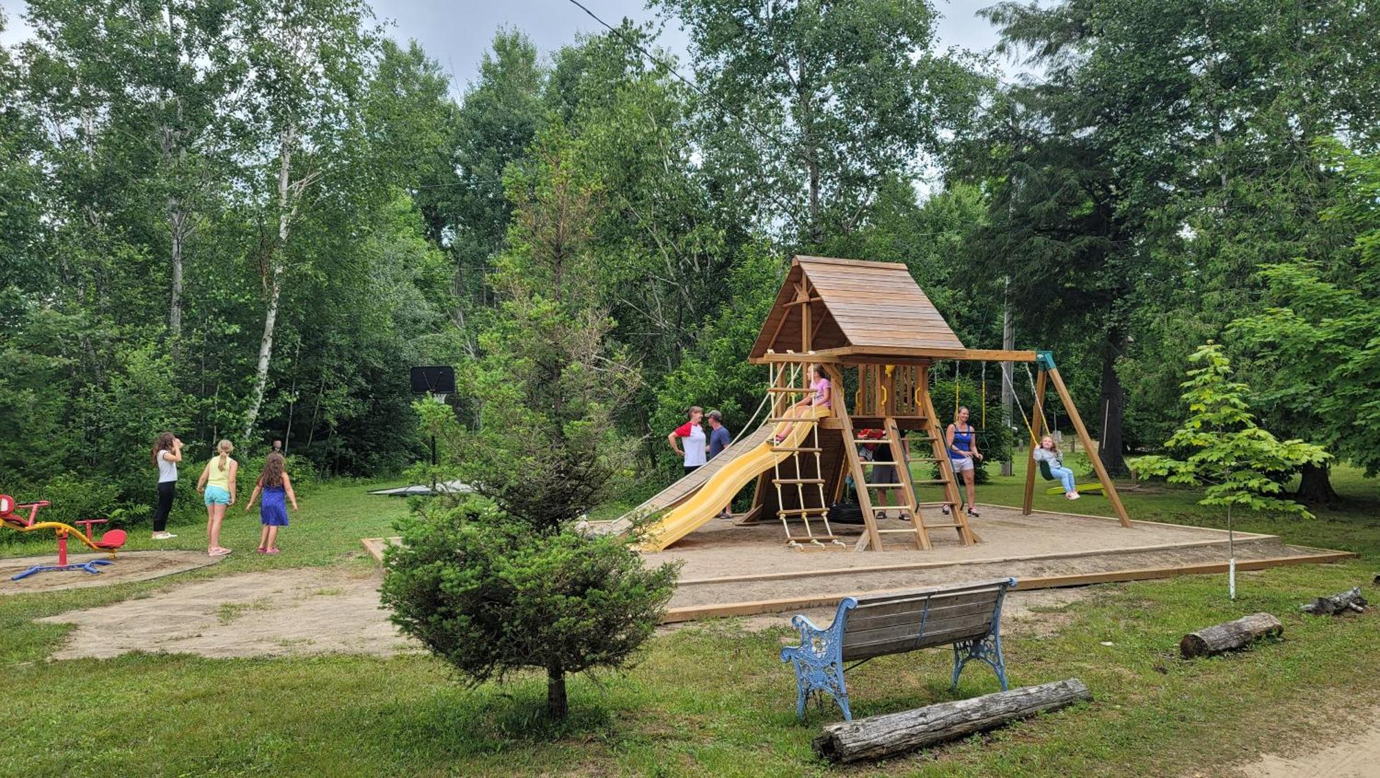 Parkway Cottage Resort And Trading Post Dwight Buitenkant foto