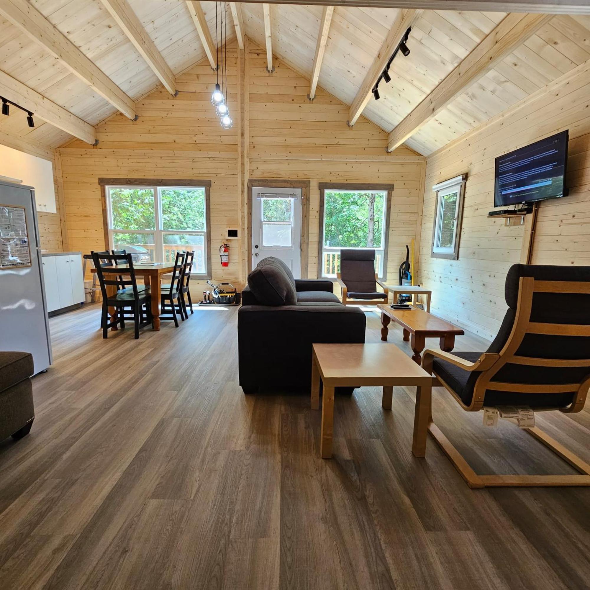Parkway Cottage Resort And Trading Post Dwight Buitenkant foto