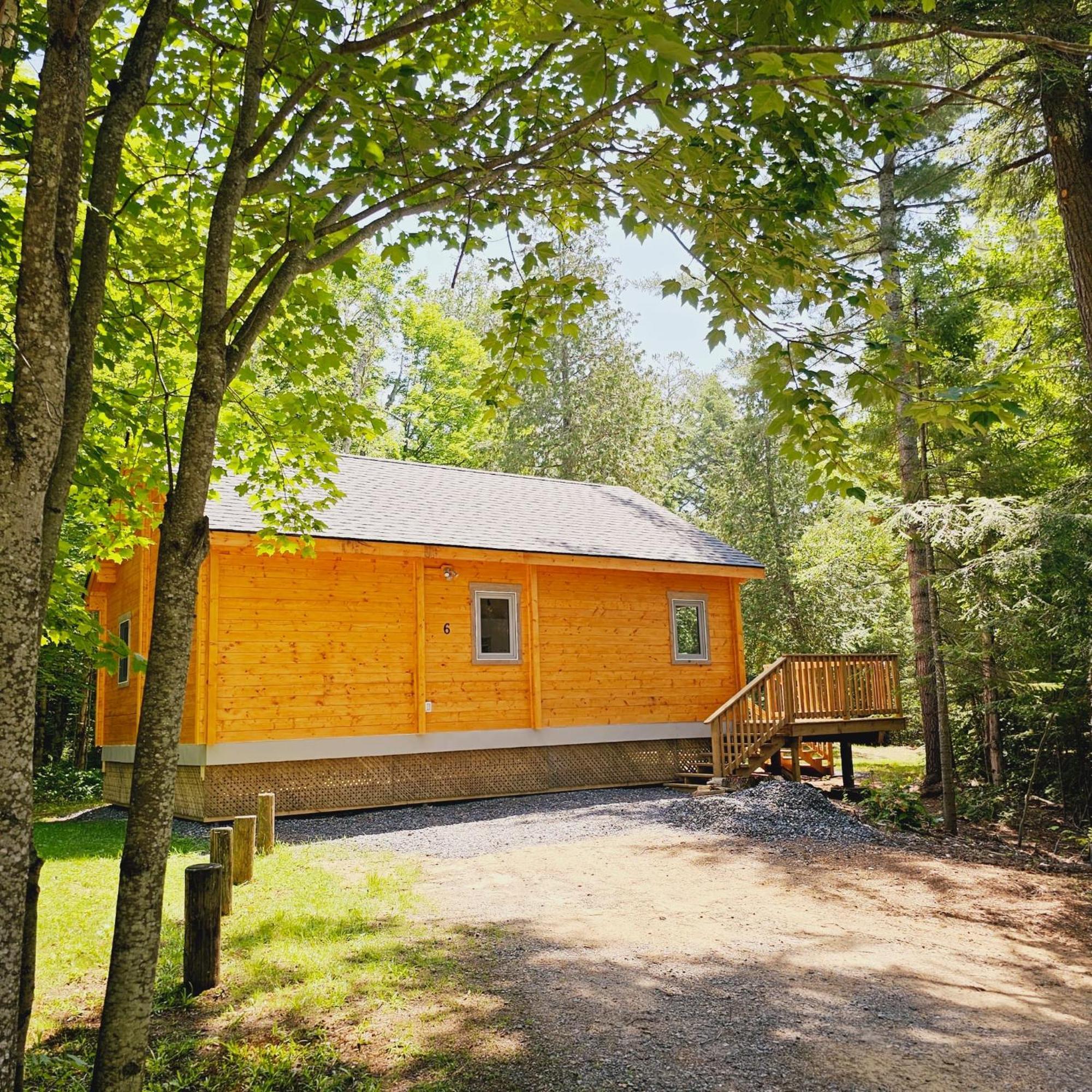 Parkway Cottage Resort And Trading Post Dwight Buitenkant foto