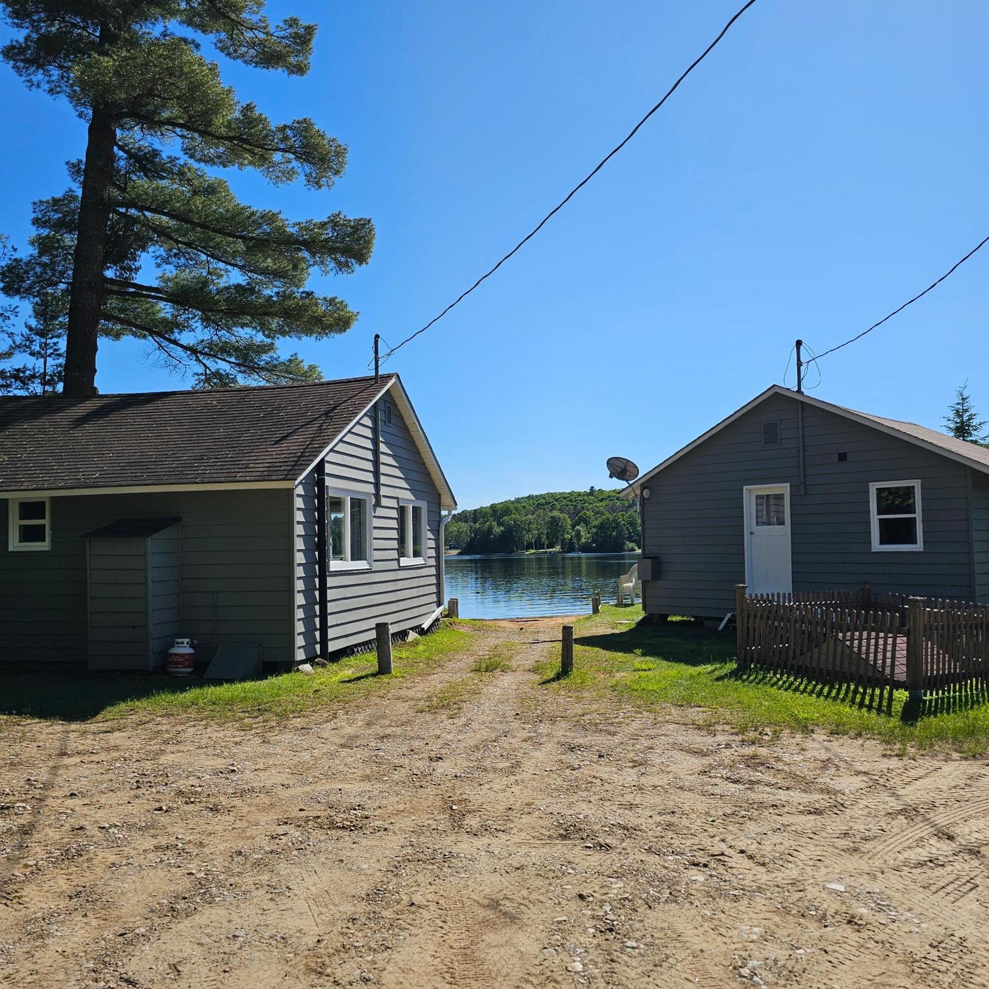 Parkway Cottage Resort And Trading Post Dwight Buitenkant foto