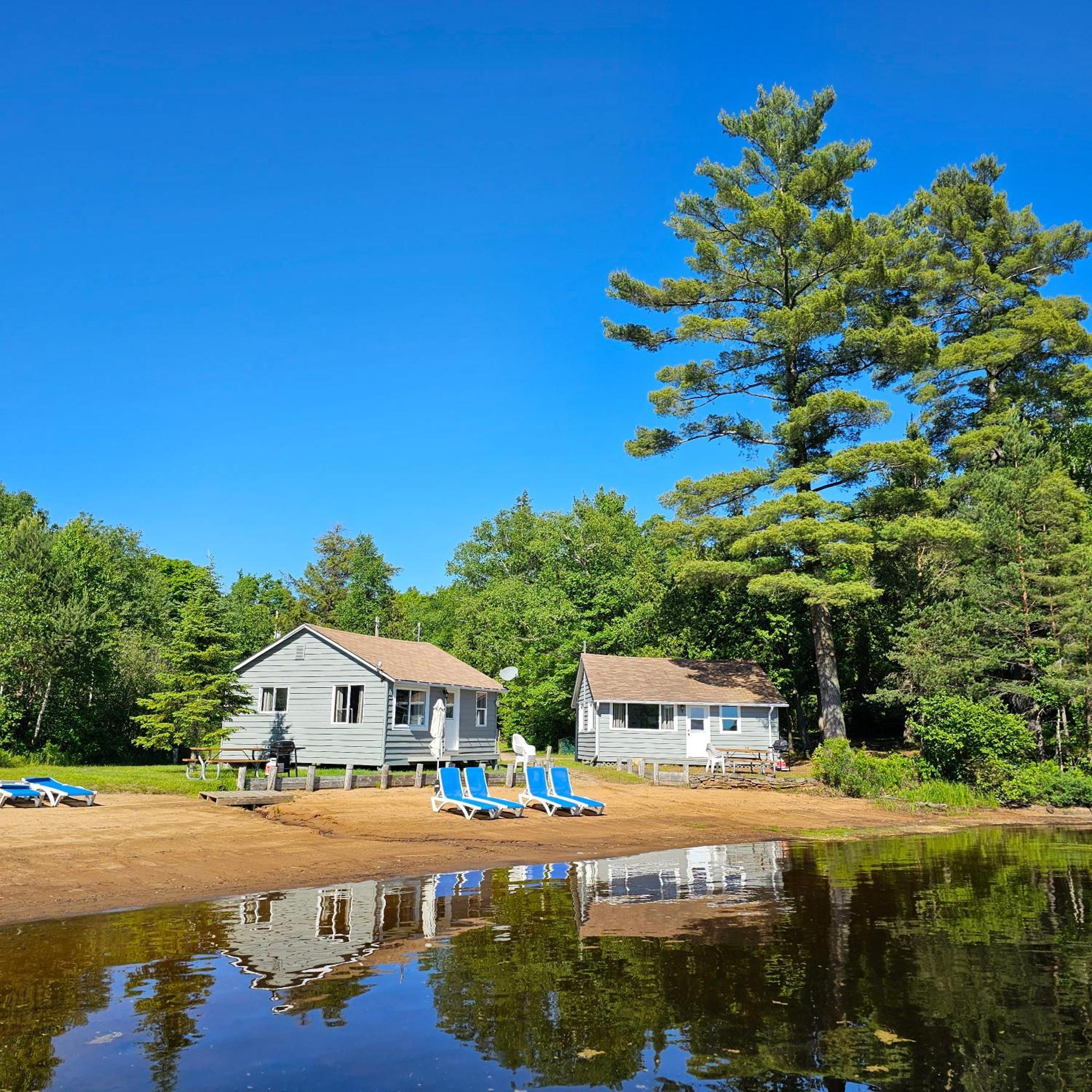 Parkway Cottage Resort And Trading Post Dwight Buitenkant foto